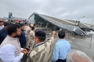 Terminal-Vordach am Flughafen Delhi eingestürzt